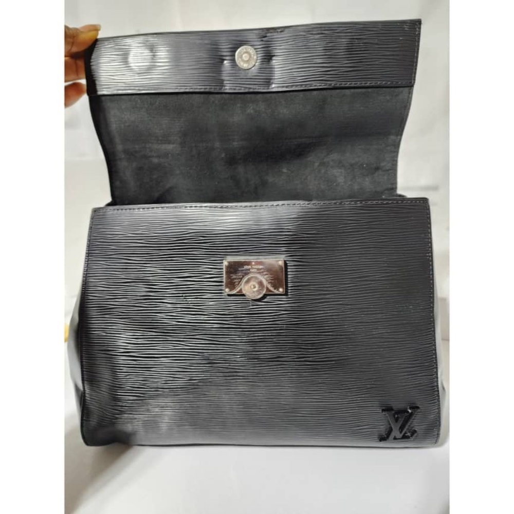 Authentic LOUIS VUITTON Epi Leather Cluny Satchel Bag Black - Picture 14 of 15